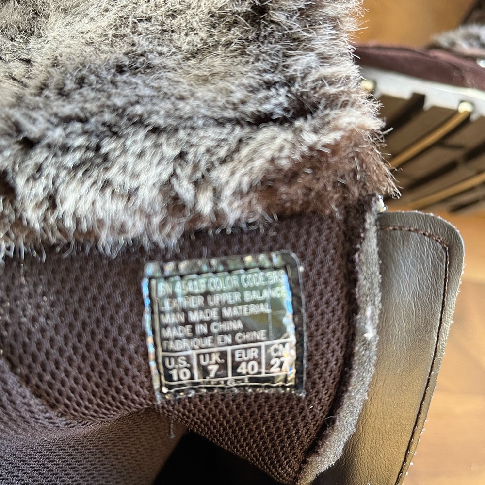Skechers Women's Chocolate Winter Boots. Pre-owned in good condition. - Picture 4 of 6
